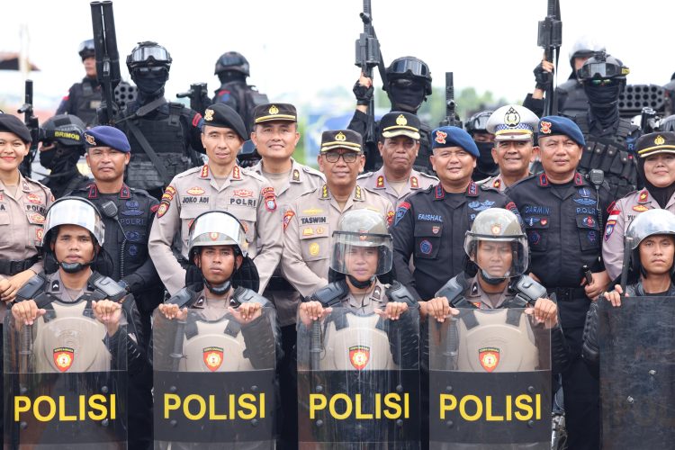 POLDA KEPRI GELAR LATKATPUAN PERSONIL WUJUD KESIAPSIAGAAN CIPTAKAN HARKAMTIBMAS KONDUSIF DI KEPRI