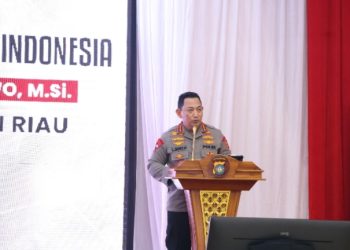KAPOLRI BERSAMA MENKO INFRASTRUKTUR DAN PEMBANGUNAN KEWILAYAHAN RESMIKAN PELABUHAN FERRY INTERNASIONAL GOLD COAST 