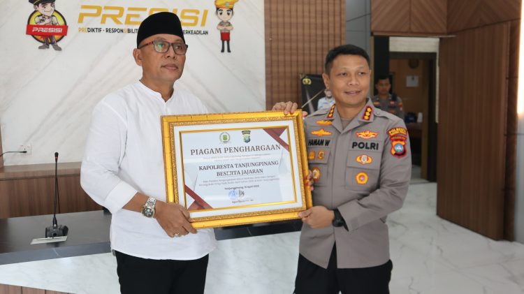 Polresta Tanjungpinang Terima Penghargaan dari Ketua DPRD Kota Tanjungpinang