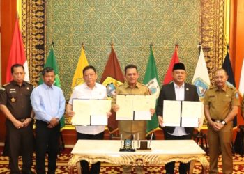 Kajati Kepri, Gubernur dan Ketua DPRD Teken MoU tentang Penanganan Terhadap Pelaku Yang Perkaranya Diselesaikan Dengan RJ.