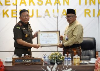 Kejati Kepri Terima Penghargaan dan 11 SKK dari Wali Kota Tanjungpinang.