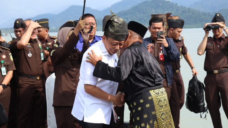 Kajati Kepri Ultimatum Seluruh Kepala Desa di Lingga, Tekankan Pentingnya ”Pemahaman Tata Kelola Pemerintahan Yang Baik dan Bersih Dari Praktik Korupsi
