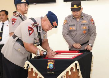KAPOLDA  PIMPIN SERTIJAB IRWASDA DAN  DANSAT BRIMOB  POLDA KEPRI