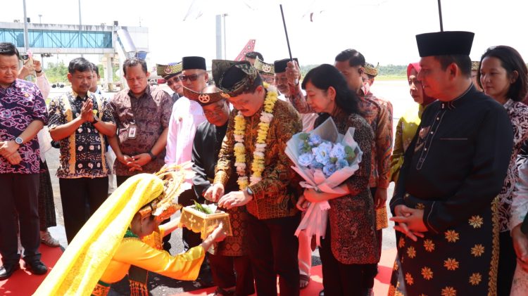 Kajati Kepri Jehezkiel Devy Sudarso Mulai Bertugas di Kepri, Siap Menegakkan Hukum Secara Profesional, Humanis dan Berkeadilan.