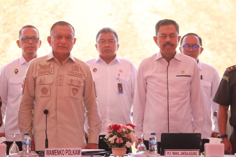 PLT. Wakil Jaksa Agung RI dan Wamenko Polkam RI Launching Sekaligus Laksanakan Press Conference Sisa Stockpile Bijih Bauksit di Provinsi Kepulauan Riau