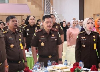 Kejati Kepri Rayakan HBA ke-65 dengan Doa Bersama dan Pemotongan Tumpeng.
