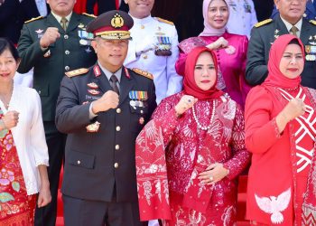 KAPOLDA KEPRI HADIRI UPACARA PERINGATAN HUT KE-80 RI DI HALAMAN GEDUNG DAERAH PROVINSI KEPRI