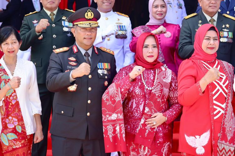 KAPOLDA KEPRI HADIRI UPACARA PERINGATAN HUT KE-80 RI DI HALAMAN GEDUNG DAERAH PROVINSI KEPRI