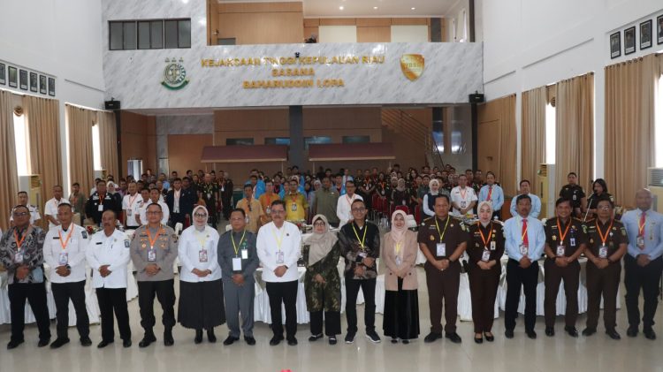 Kejati Kepri Gelar Seminar Ilmiah Jelang Hari Lahir Kejaksaan RI ke-80 Tahun 2025