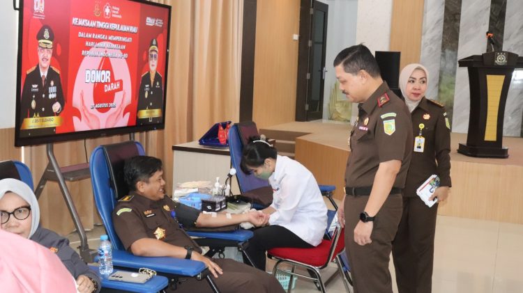 Kejati Kepri Gelar Donor Darah Bersama PMI Tanjungpinang, Sambut Hari Lahir Kejaksaan ke-80 Tahun 2025.