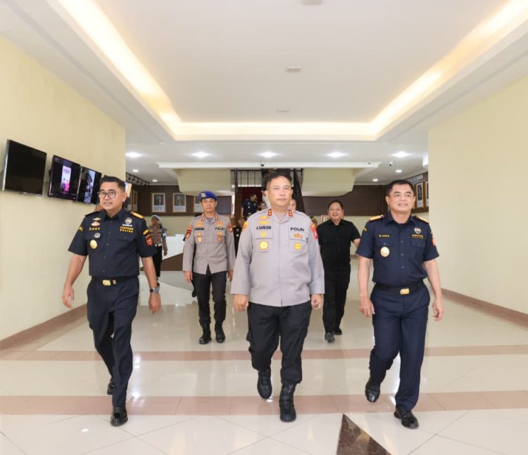 KAPOLDA KEPRI TERIMA KUNJUNGAN SILATURAHMI DIRJEN BEA DAN CUKAI