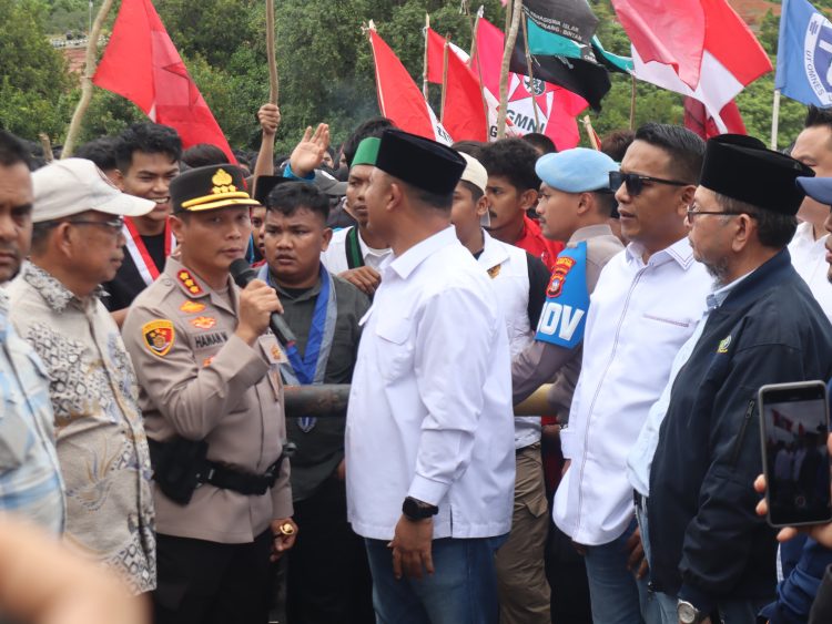 Aksi Unjuk Rasa Di DPRD Provinsi Kepri, Polresta Tanjungpinang Berhasil Mengamankan Massa Dengan Kondusif