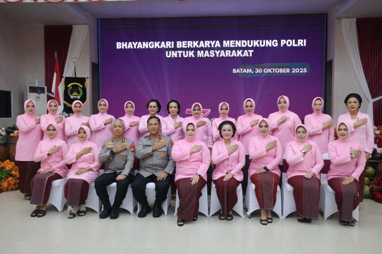 POLDA KEPRI GELAR HARI PUNCAK HKGB KE-73 DAN TATAP MUKA IBU ASUH POLWAN