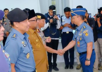 Kapolresta Tanjungpinang Terima Brevet Kehormatan Kesehatan Penyelaman dan Hiperbarik