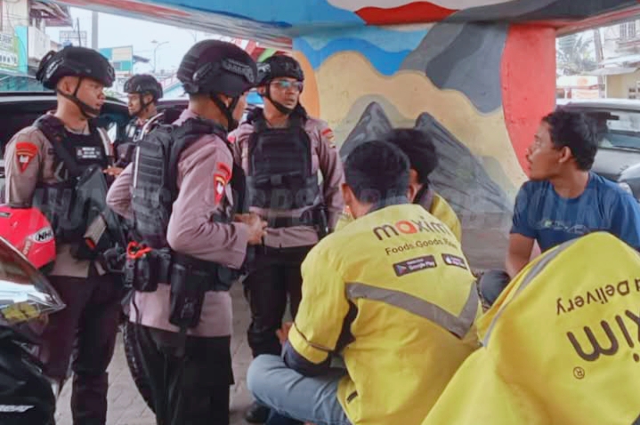 Patroli Dialogis Brimob Detasemen Gegana Ajak Masyarakat Jaga Kondusifitas Kamtibmas