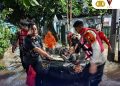 Brimob Polda Metro Jaya Laksanakan Patroli SAR Antisipasi Banjir dan Bantu Evakuasi Warga di Pondok Aren