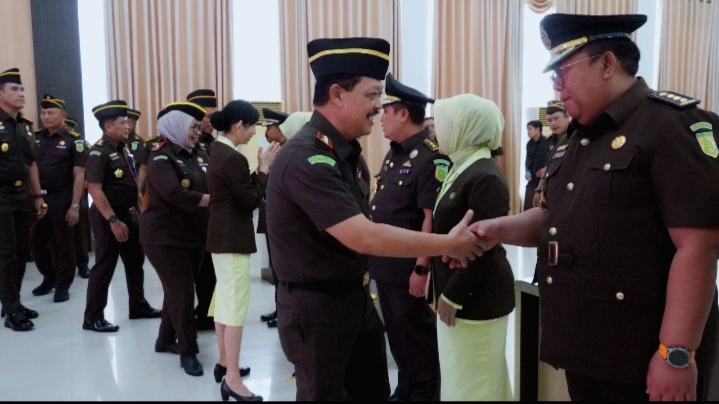 Kajati Kepri Lantik 6 Pejabat Baru, Tekankan Profesionalisme dan Integritas