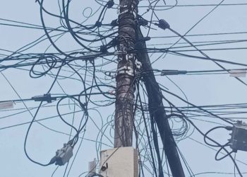 PLN Terkesan Abai Dalam Mengawasi Tiang Listrik milik Negara Dipakai Perusahaan Swasta Meski Tampak Semrawut