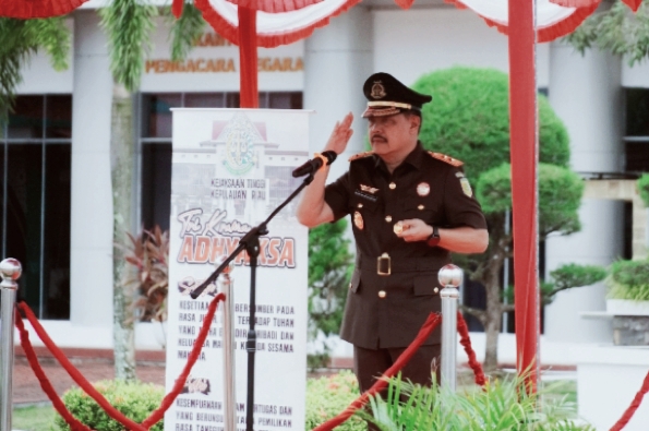 Kajati Kepri J. Devy Sudarso Pimpin Upacara Peringatan Hari Pahlawan Tahun 2025