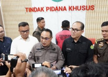 Tim Penyidik Pidsus Kejati Kepri Tahan Dirut PT BFG Tersangka Korupsi Pembangunan Jembatan Tanah Merah Bintan