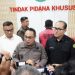 Tim Penyidik Pidsus Kejati Kepri Tahan Dirut PT BFG Tersangka Korupsi Pembangunan Jembatan Tanah Merah Bintan