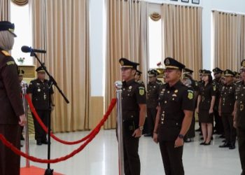 Wakajati Kepri Pimpin Upacara Hari Bela Negara ke-77 Tahun 2025, Ajak Seluruh Jajaran Teguhkan Tekad Untuk Indonesia Kuat